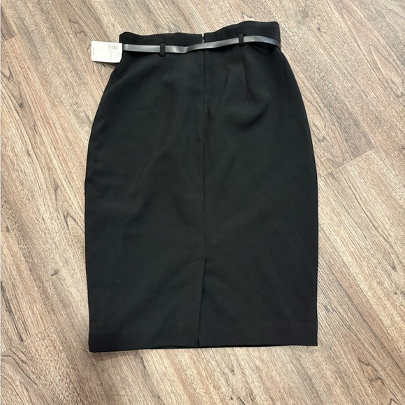 Ricki's Black Knee-Length Pencil Skirt. Size 4 - Picture 2 of 4